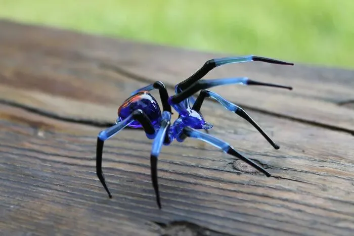 I Am A Ukrainian Artist Who Creates Glass Figures Of Spiders In The Lampwork Technique (8 Pics)