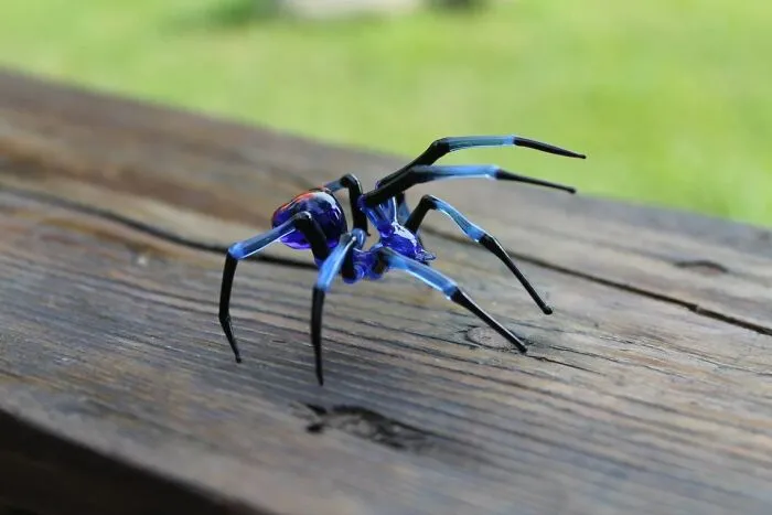I Am A Ukrainian Artist Who Creates Glass Figures Of Spiders In The Lampwork Technique (8 Pics)