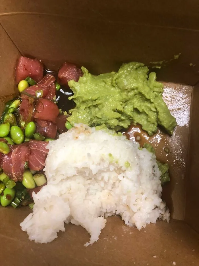 Mi porción de poke de atún de 16 dólares 