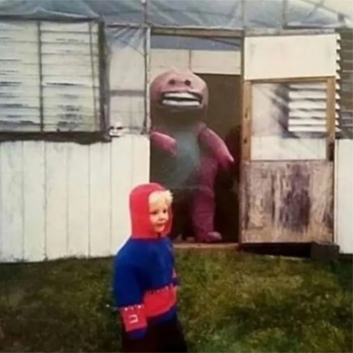 This Group Is All About Sharing "Cursed Images", And Here's 34 Of The Most Bizarre Ones 