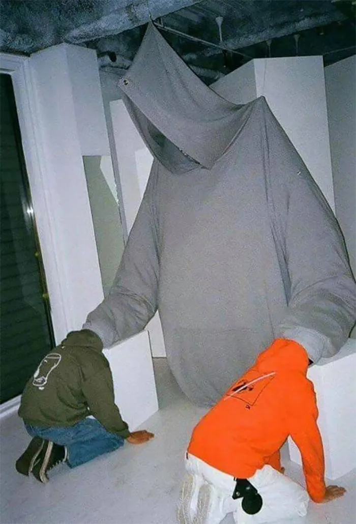 This Group Is All About Sharing "Cursed Images", And Here's 34 Of The Most Bizarre Ones 