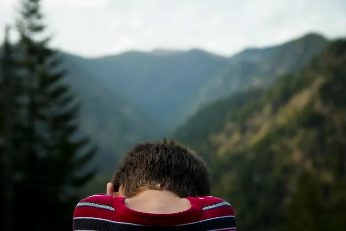 30 Subtle Signs That Reveal Someone Had A Rough Childhood, According To Folks In This Online Community