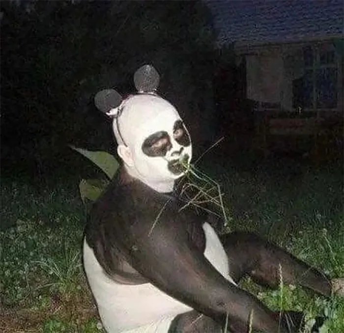 This Group Is All About Sharing "Cursed Images", And Here's 34 Of The Most Bizarre Ones 