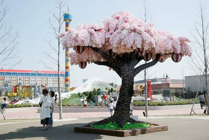 Legoland Japan Has Set A New Guinness World Records Title After Building A Life-Size Sakura Tree Using Over 800,000 LEGO Bricks