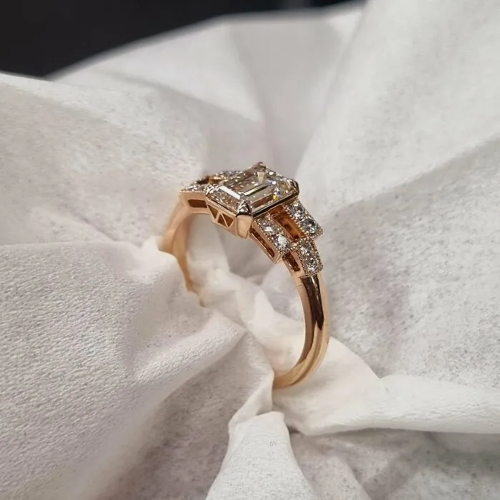 Anillo de compromiso de oro rosa de 18 quilates y diamantes que hice para mi prometida