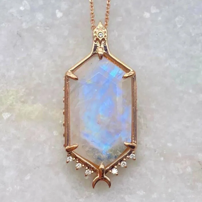 Collar de piedra lunar que hice en oro rosa y diamantes