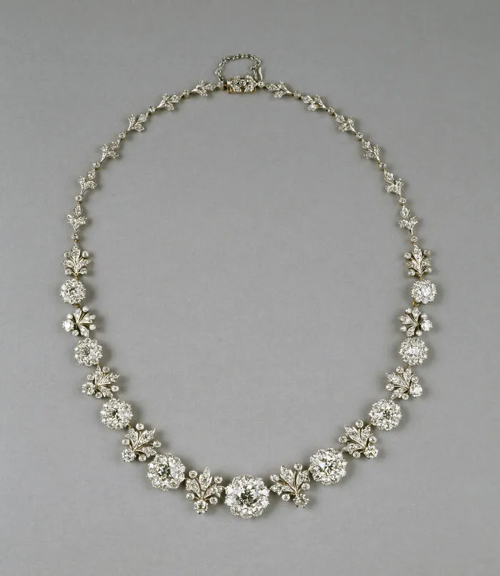 Collar de oro, platino y diamantes fabricado por Tiffany & Co. en 1904