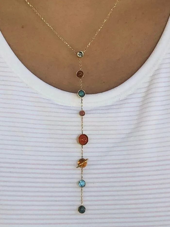 Mi collar personalizado del Sistema Solar. Soy una friki del espacio y he venido aquí a por un poco más de aprecio por esta obra de arte