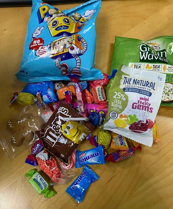 No es de la fiesta de cumpleaños de un niño. Este es nuestro “regalo de Navidad por parte de la empresa” (y no recibimos una bonificación) 