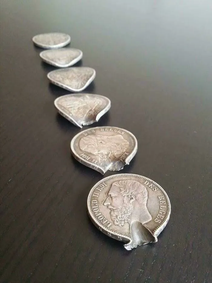 Estas monedas detuvieron una bala y salvaron la vida de mi bisabuelo en la 1ª Guerra Mundial