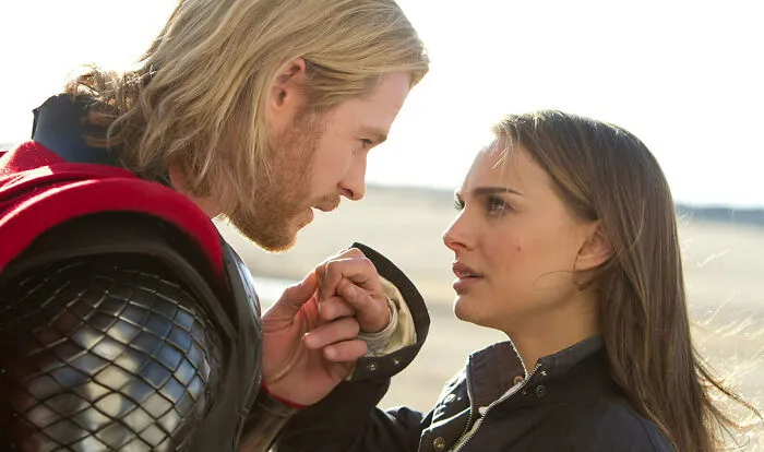 Chris Hemsworth And Natalie Portman (Thor)
