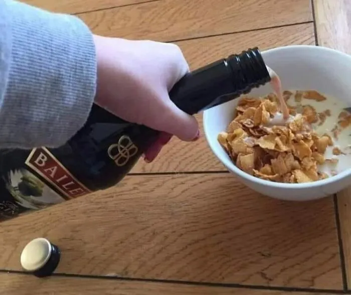 Turns Out, There's A Facebook Group Where People Rate Others' Dishes, And Here Are 50 Of The Most Iconic Ones (New Pics)