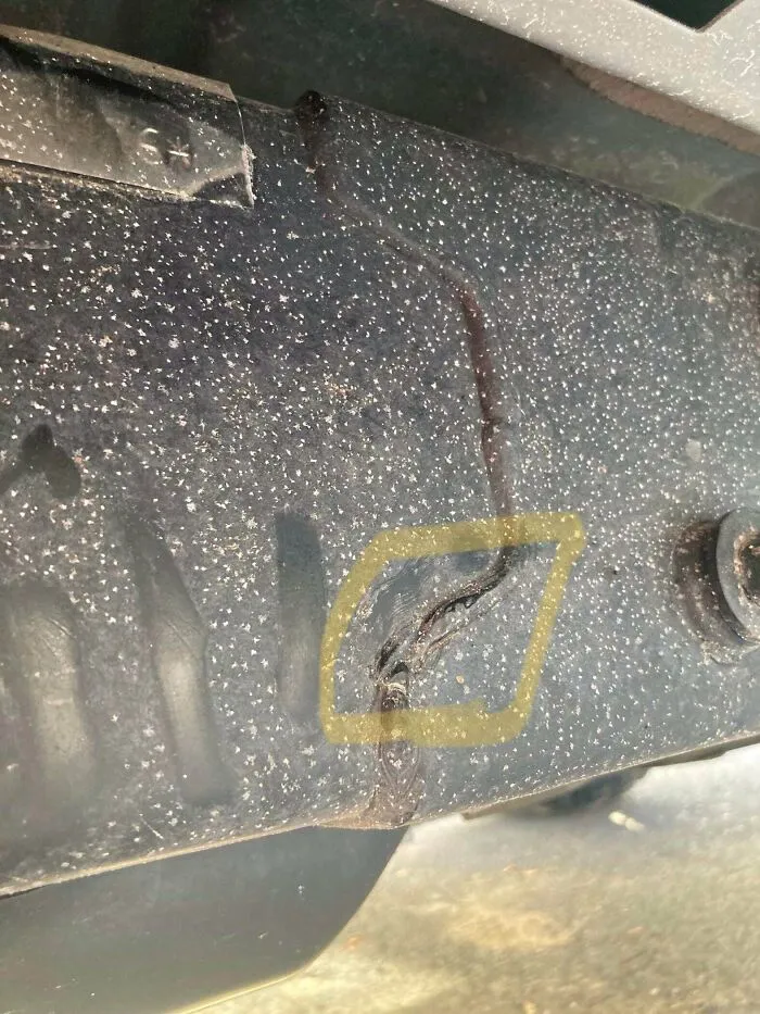 Insertar foto de la persona de control de calidad revisando las soldaduras de mi jeep 2019