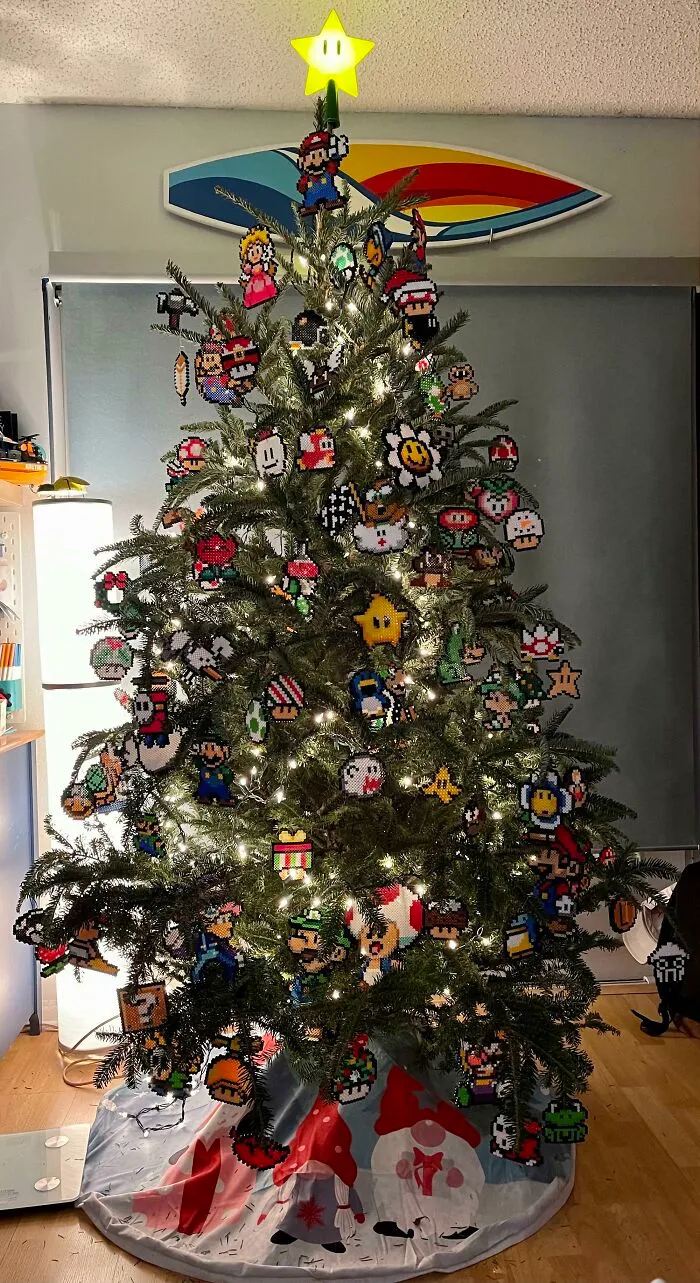 Este año he hecho un árbol de Navidad muy especial. Hice cada uno hasta que me quedé sin espacio