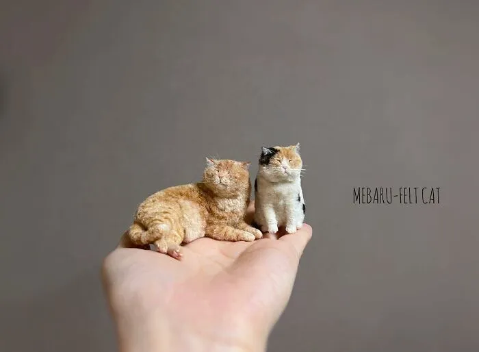 This Artist Makes Realistic-Looking Felted Little Cats In Various Signature Cat Poses (45 Pics)