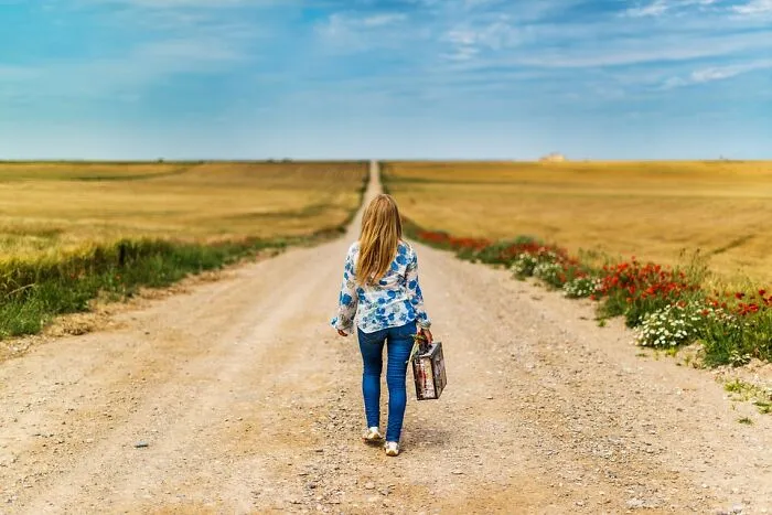 30 Subtle Signs That Reveal Someone Had A Rough Childhood, According To Folks In This Online Community