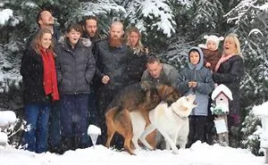 50 Hilarious Family Christmas Photos Shared By People Who Still Cringe At Them Today