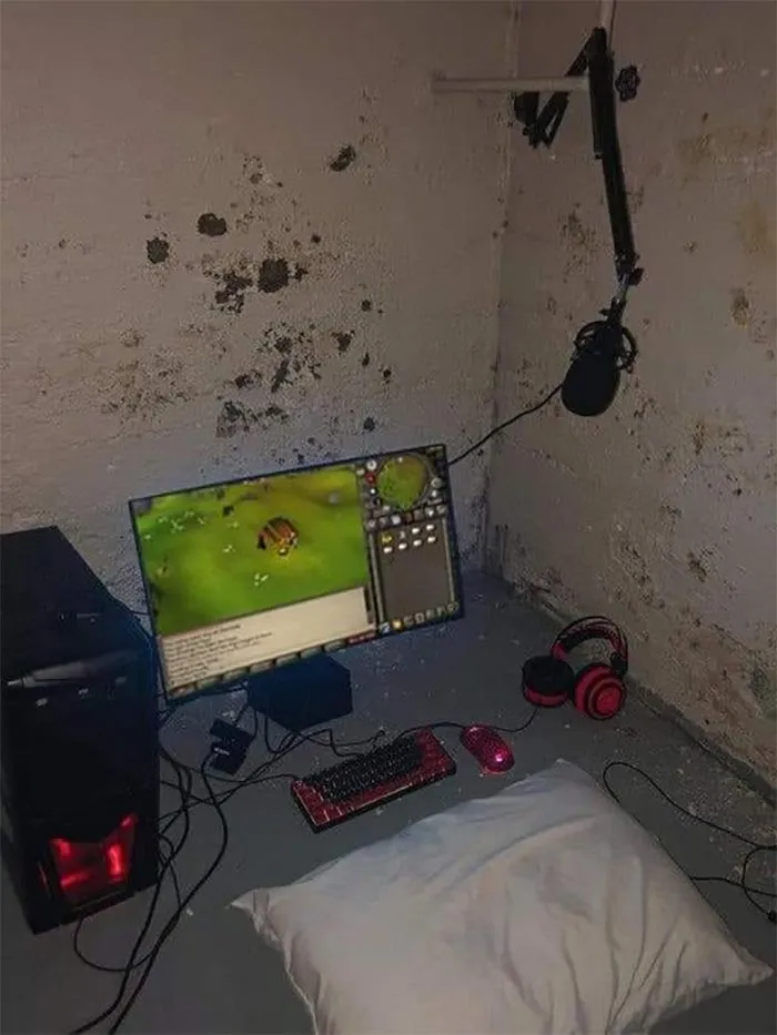 30 Times People Spotted Cursed Gaming Setups And Shared Them On This Group