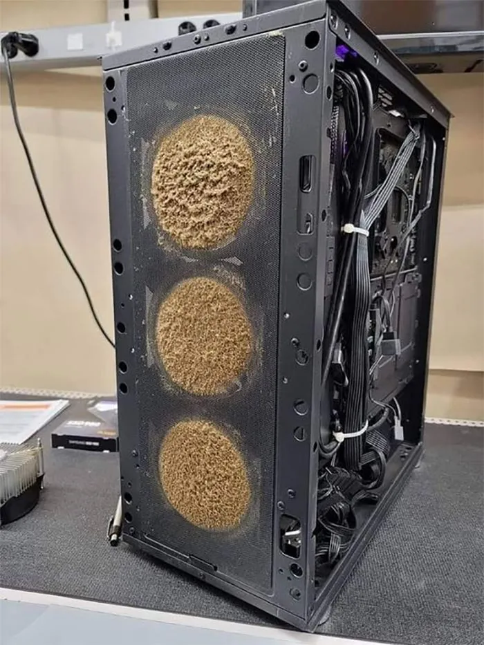 30 Times People Spotted Cursed Gaming Setups And Shared Them On This Group