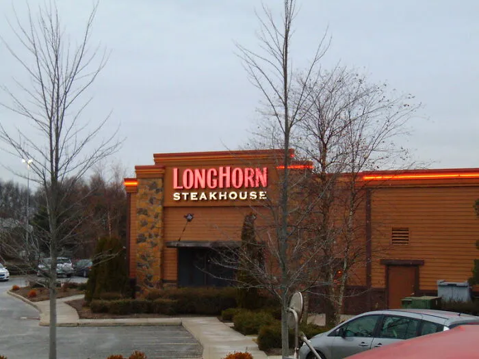Someone Asks "What Is Your 'Never Again' Brand, Item, Store, Or Restaurant?" And 45 People Don't Hold Back