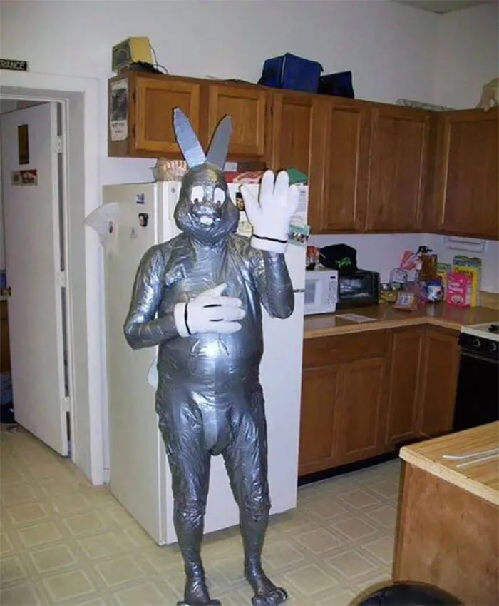 This Group Is All About Sharing "Cursed Images", And Here's 34 Of The Most Bizarre Ones 