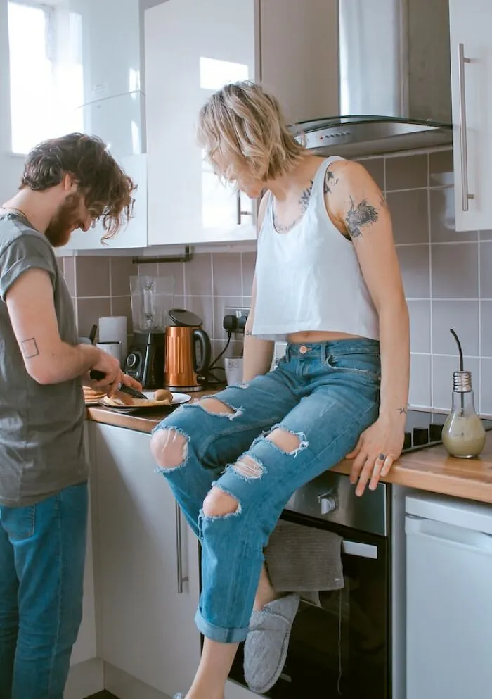 Women Are Sharing Their Exes' Seemingly Harmless Personality Traits That Ended Up Being The Reddest Flags Of Them All (30 Posts)