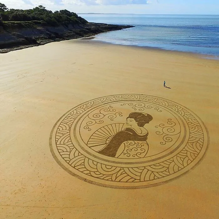 I Create Massive Drawings Out Of Beach Sand (30 Pics)