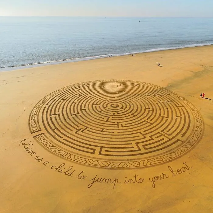 I Create Massive Drawings Out Of Beach Sand (30 Pics)