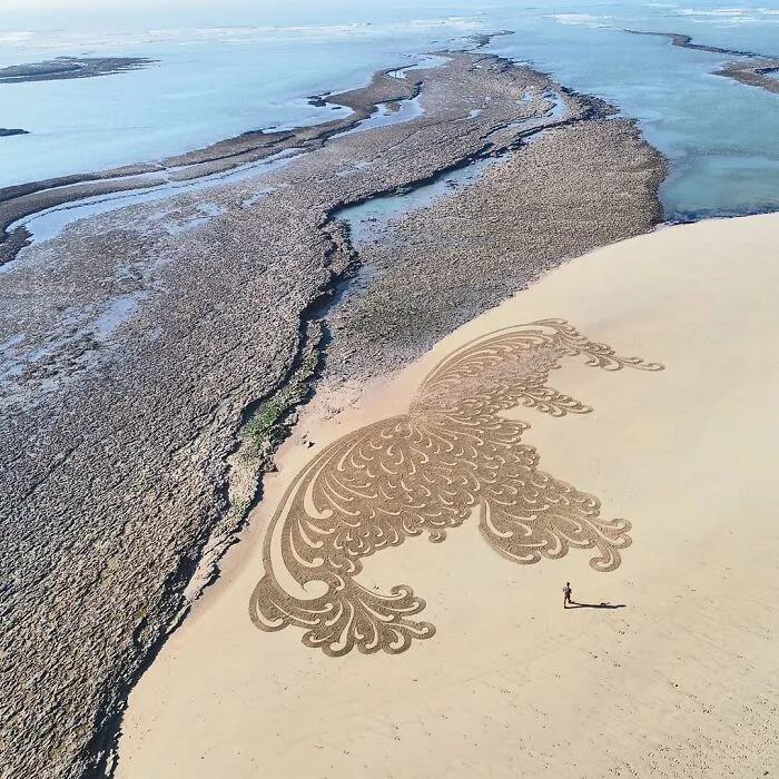 I Create Massive Drawings Out Of Beach Sand (30 Pics)