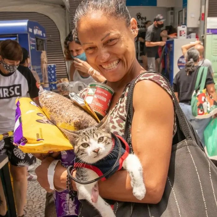 The Most Sincere Love Comes From Animals, And Here Are 60 Heartwarming Pictures Of Homeless People With Their Pets In Brazil (New Pics)