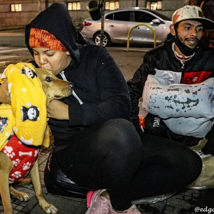 The Most Sincere Love Comes From Animals, And Here Are 60 Heartwarming Pictures Of Homeless People With Their Pets In Brazil (New Pics)