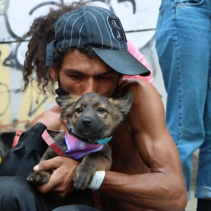 The Most Sincere Love Comes From Animals, And Here Are 60 Heartwarming Pictures Of Homeless People With Their Pets In Brazil (New Pics)