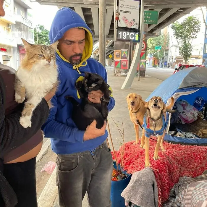 The Most Sincere Love Comes From Animals, And Here Are 60 Heartwarming Pictures Of Homeless People With Their Pets In Brazil (New Pics)