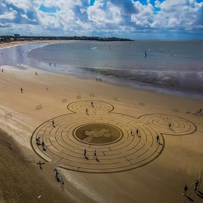 I Create Massive Drawings Out Of Beach Sand (30 Pics)
