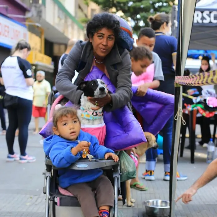 The Most Sincere Love Comes From Animals, And Here Are 60 Heartwarming Pictures Of Homeless People With Their Pets In Brazil (New Pics)
