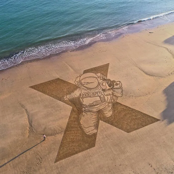 I Create Massive Drawings Out Of Beach Sand (30 Pics)