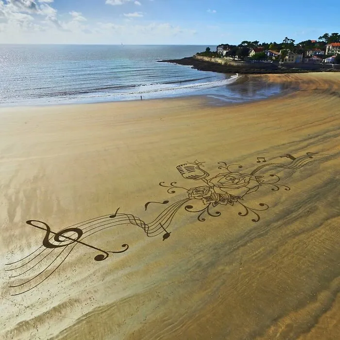 I Create Massive Drawings Out Of Beach Sand (30 Pics)