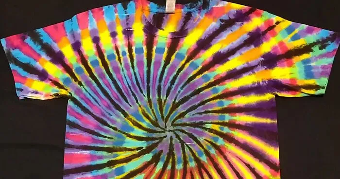 This Tie-Dye Artist Creates Very Detailed Patterned T-Shirts (49 Pics)