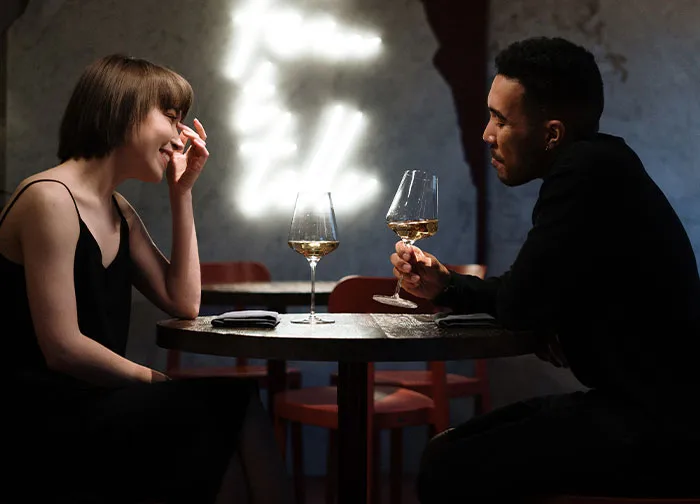 40 Wholesome "Green Flags" That People Noticed In Their Dates That Made Them Want To Go On Another Date