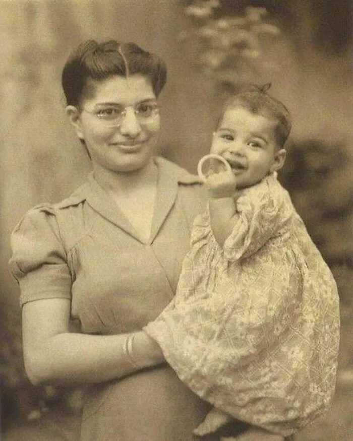 Freddy Mercury y su madre, 1947