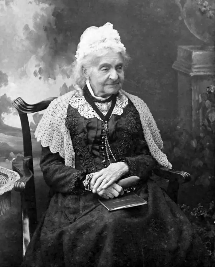 Esta es Margaret Ann Neve a la edad de 110 años en 1902. Nació en 1792 y murió en 1903, lo que la convierte en la primera persona de la historia que ha vivido en tres siglos diferentes