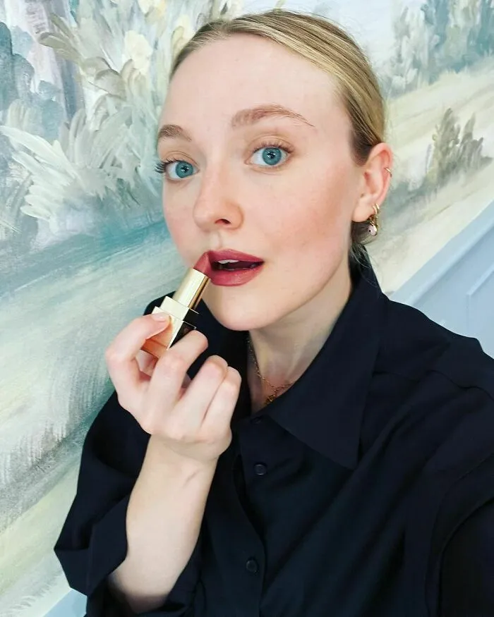 Dakota Fanning (28)