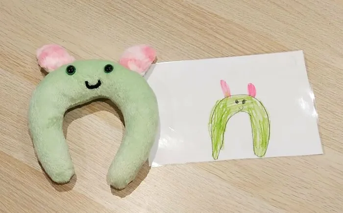 Teacher Goes Viral On Twitter After One Of Her Students’ Dad Posted The Plush Toys She Made Based On The Kids' Drawings (12 Pics)