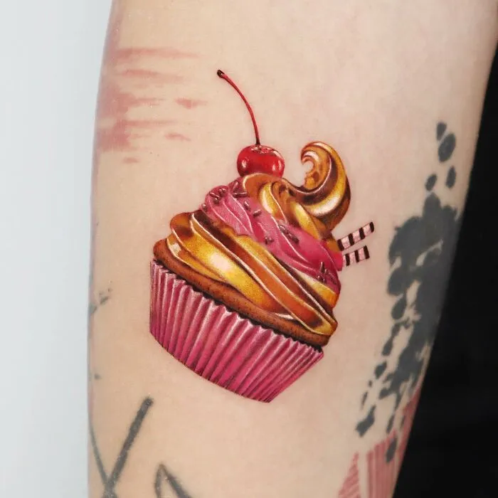 Tattoo Artist Adds Gold To His Tattoos Making Them Incredible