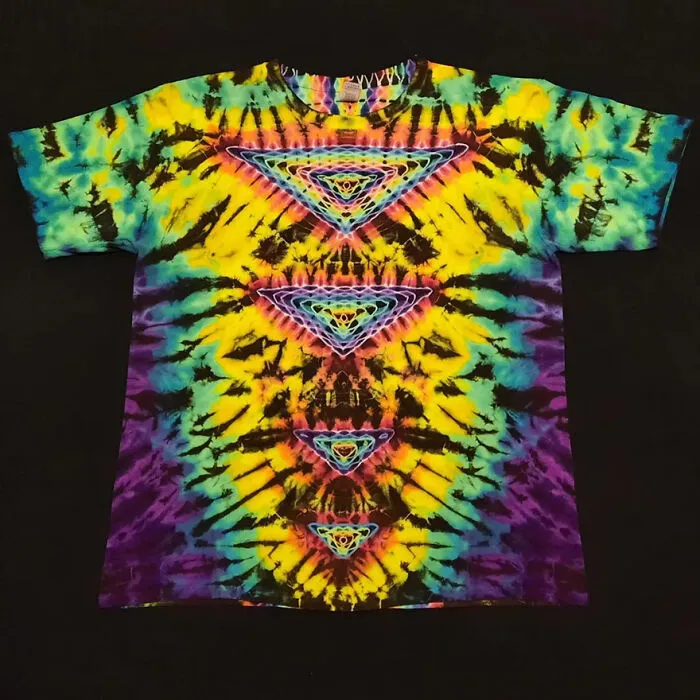 This Tie-Dye Artist Creates Very Detailed Patterned T-Shirts (49 Pics)