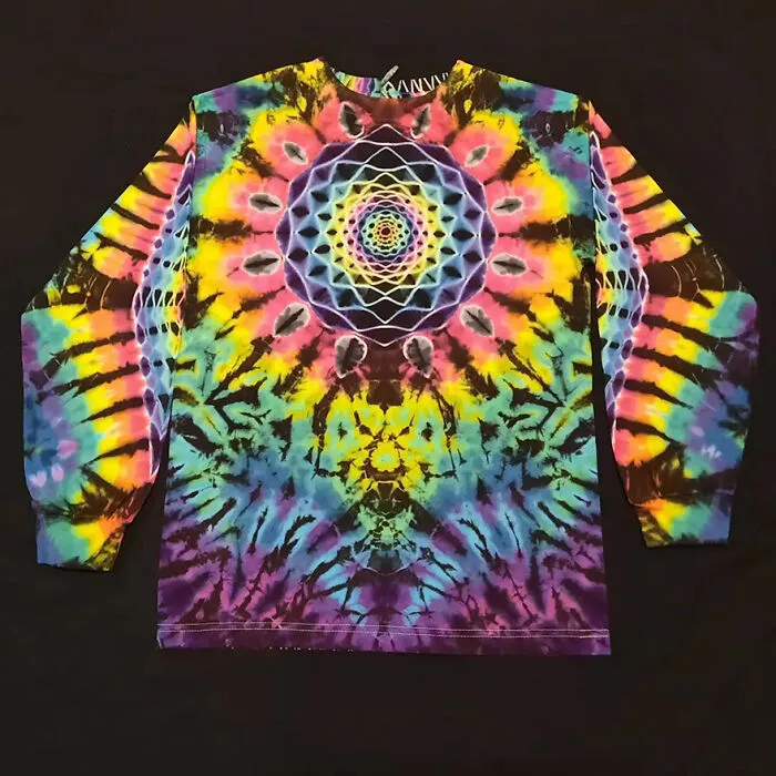 This Tie-Dye Artist Creates Very Detailed Patterned T-Shirts (49 Pics)