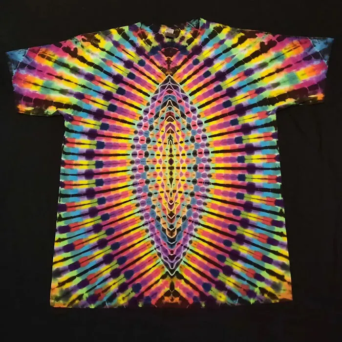 This Tie-Dye Artist Creates Very Detailed Patterned T-Shirts (49 Pics)