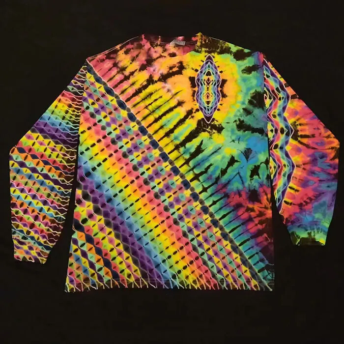 This Tie-Dye Artist Creates Very Detailed Patterned T-Shirts (49 Pics)