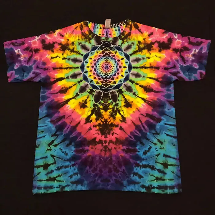 This Tie-Dye Artist Creates Very Detailed Patterned T-Shirts (49 Pics)
