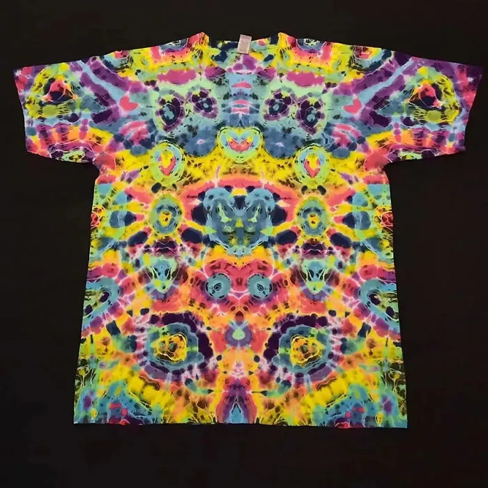 This Tie-Dye Artist Creates Very Detailed Patterned T-Shirts (49 Pics)